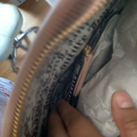 Juicy Couture Tote - Picture 4 of 6